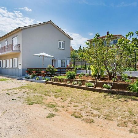 Appartment Rezika Šilo Екстериор снимка