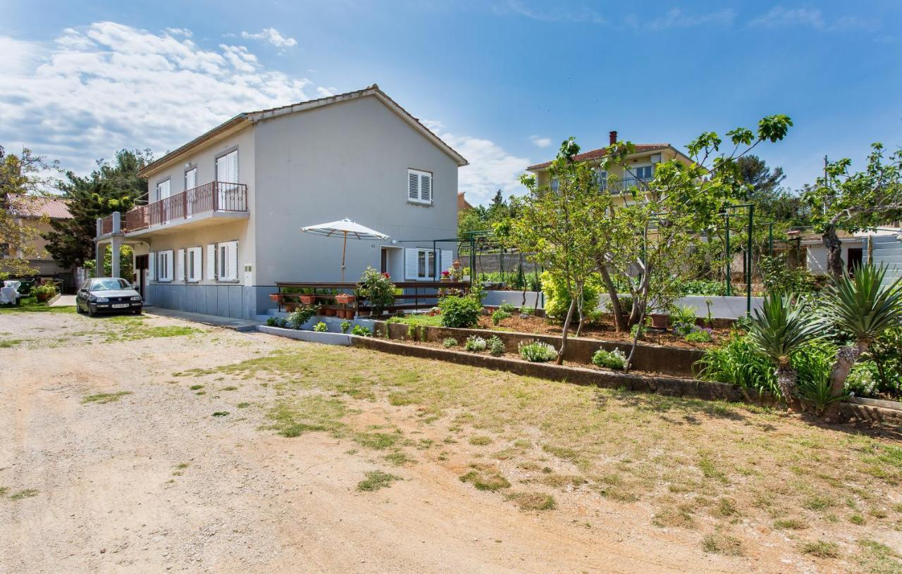 Appartment Rezika Šilo Екстериор снимка