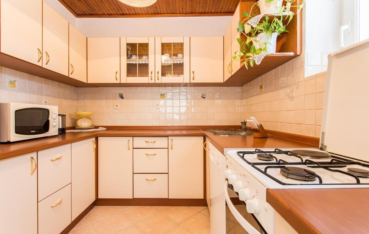 Appartment Rezika Šilo Екстериор снимка