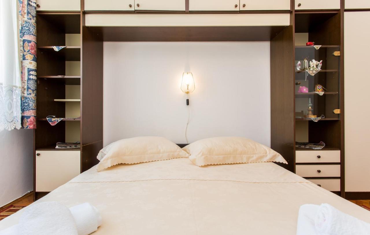 Appartment Rezika Šilo Екстериор снимка